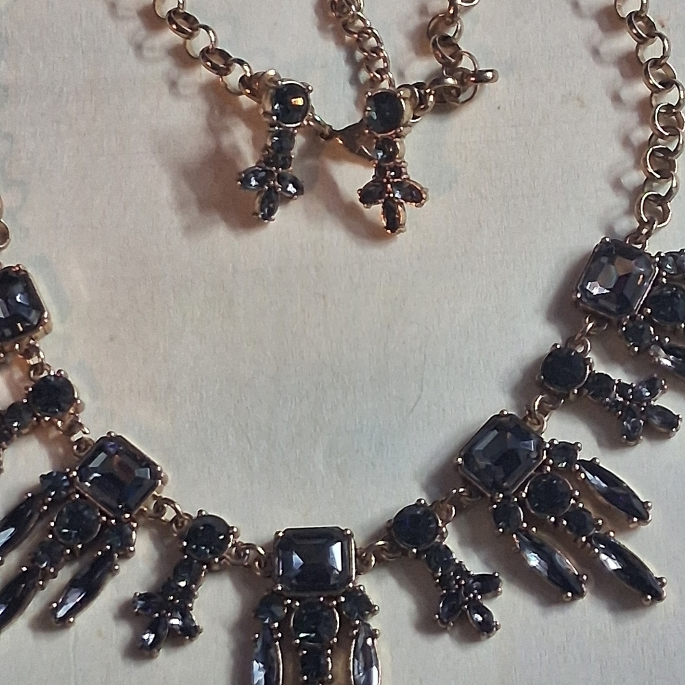 Elegant Black and Gold Necklace